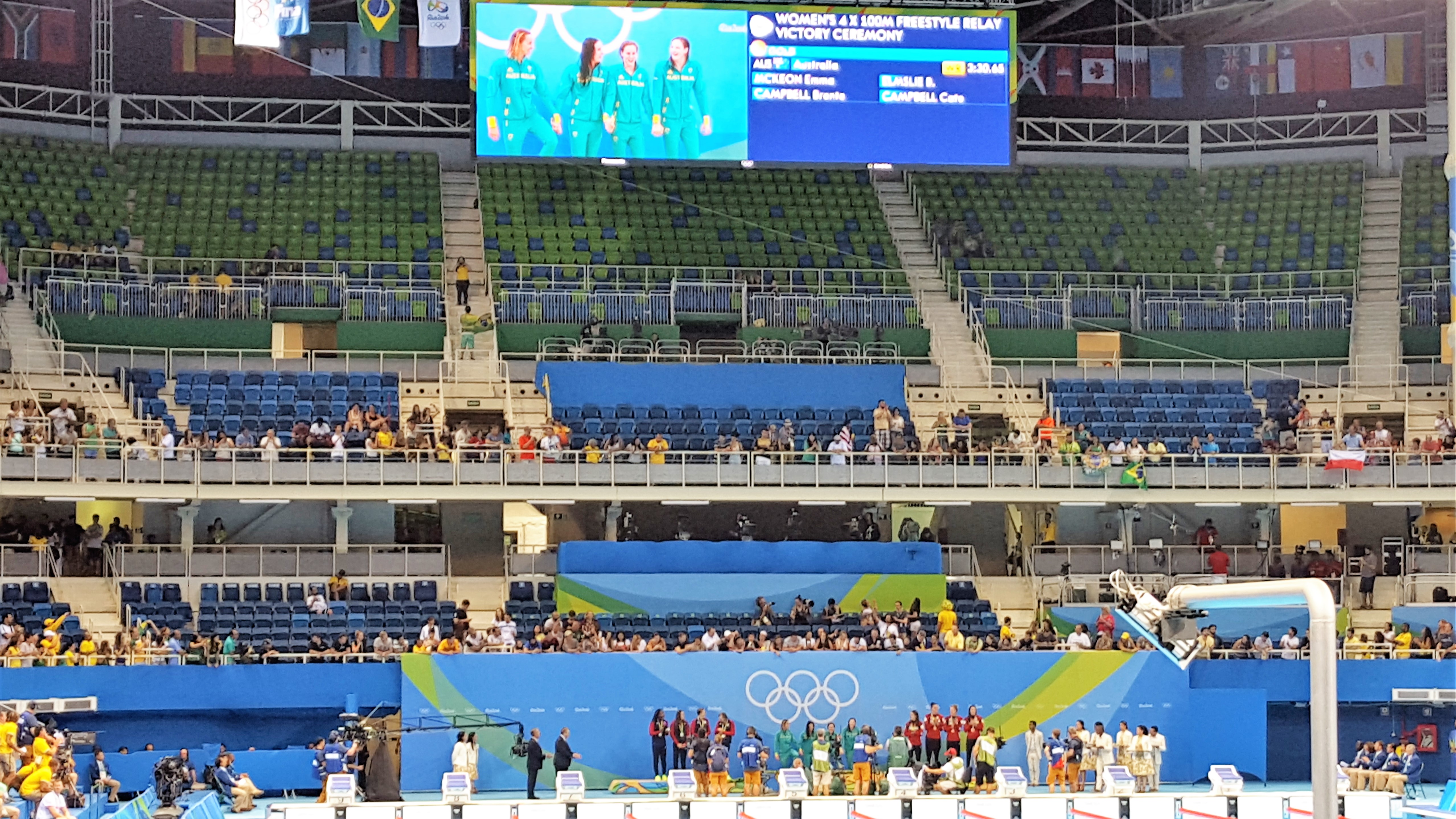 swimming day 1 womens gold and olymipc record 4x100m